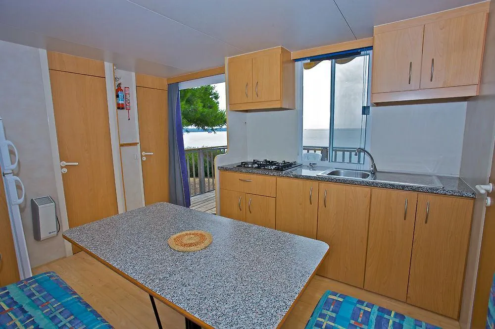 פארק נופש PUY Arena Stoja Camping Homes