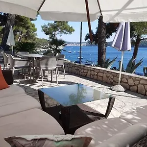 https://apartments-rooms-bianca.primorje-gorskikotar.com